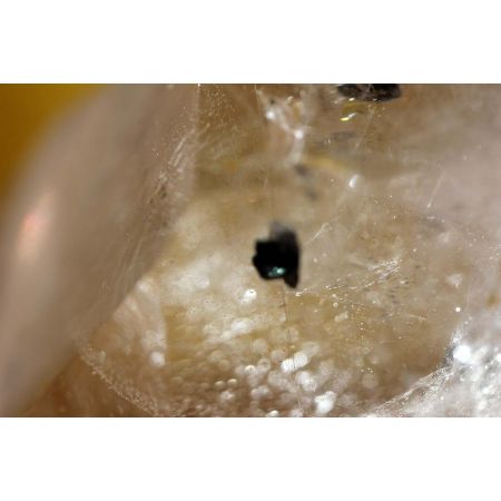 Bergkristall-Rutilquarz-Energiekristall mit Wachstumsnebel