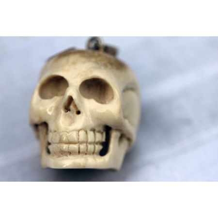 Knochenschädel-Anhänger