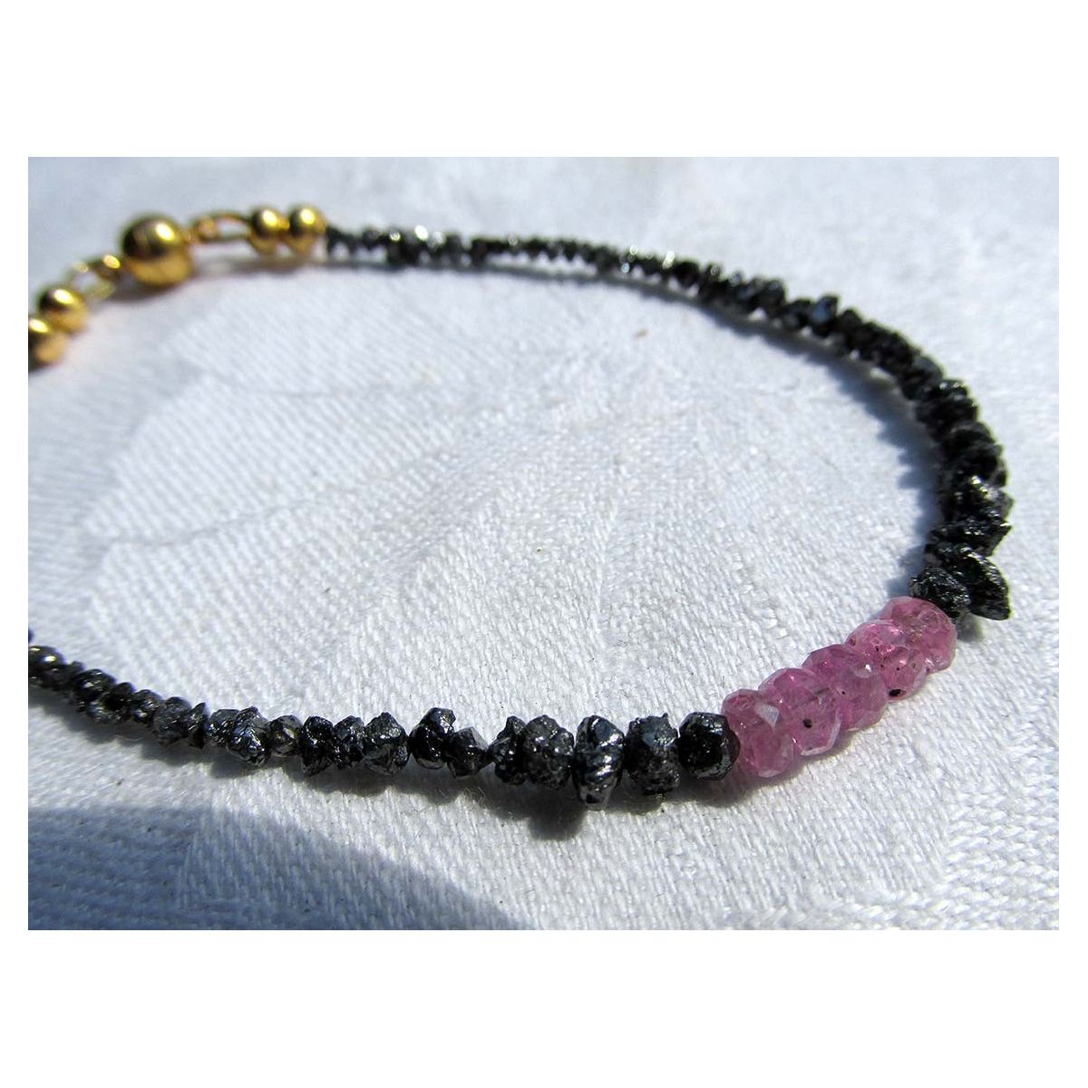 Schwarze Diamanten + Pink Saphire Energiearmband
