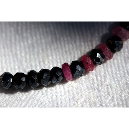 Pink Saphire + schwarze Spinelle Energiearmband
