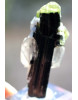 tricolor Elbait-Energie-Kristallstufe/DOE mit Quarz und Clevelandit