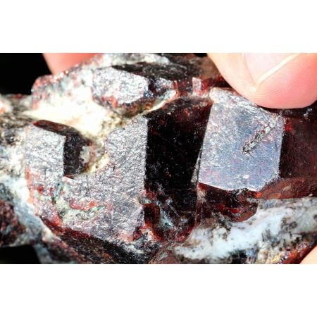 5er Granat-Varietät Almandin-Energiestufe (Verbindung Seele und Geist)