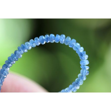 Korund Var.Saphir, blau-Mini-Rondelle, facettiert Energie Armband (Reinheit)