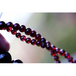 Granat Varietät Pyrop-Kugeln glatt-Energie-Kette (Kraft und Mut zum Leben)