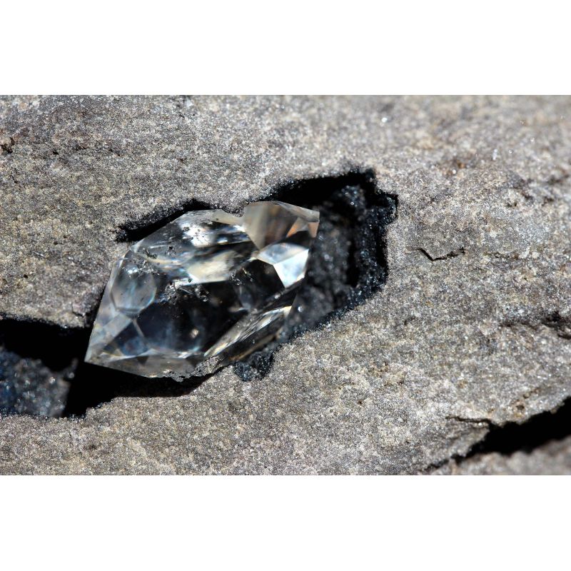 Bergkristall Variation `Herkimer Diamanten` auf Energie-Matrix (Reise in das mentale Leben)