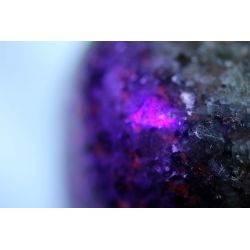 Yooperlite Energie-Schamanen-Handschmeichler mit UV-Licht (leuchtendes Lichtgestein)